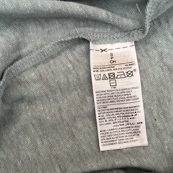 Old Navy Boyfriend Tee - Picture 3 of 5